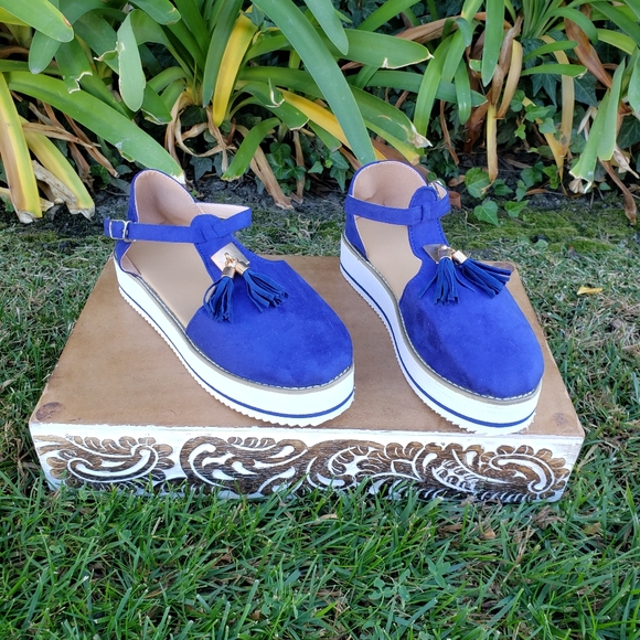 Bright Blue Lightweight Tassel Shoes - Picture 2 of 6